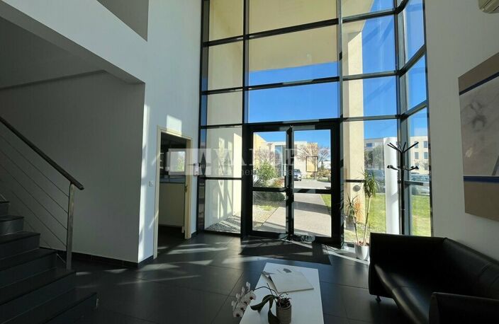 BUREAUX à LOUER — photo 2