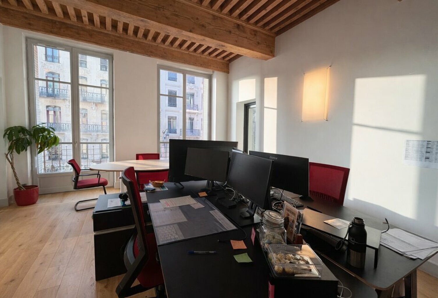 BUREAUX à LOUER — photo 1