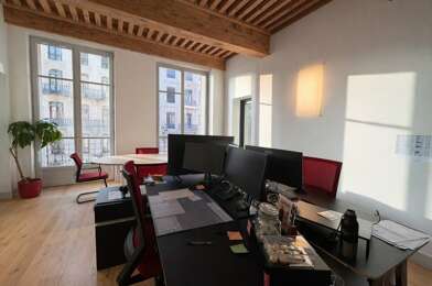 Bureau  8436 €