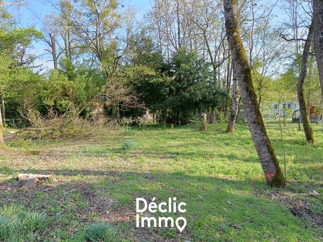 TERRAIN CONSTRUCTIBLE 1034 M² — photo du bien