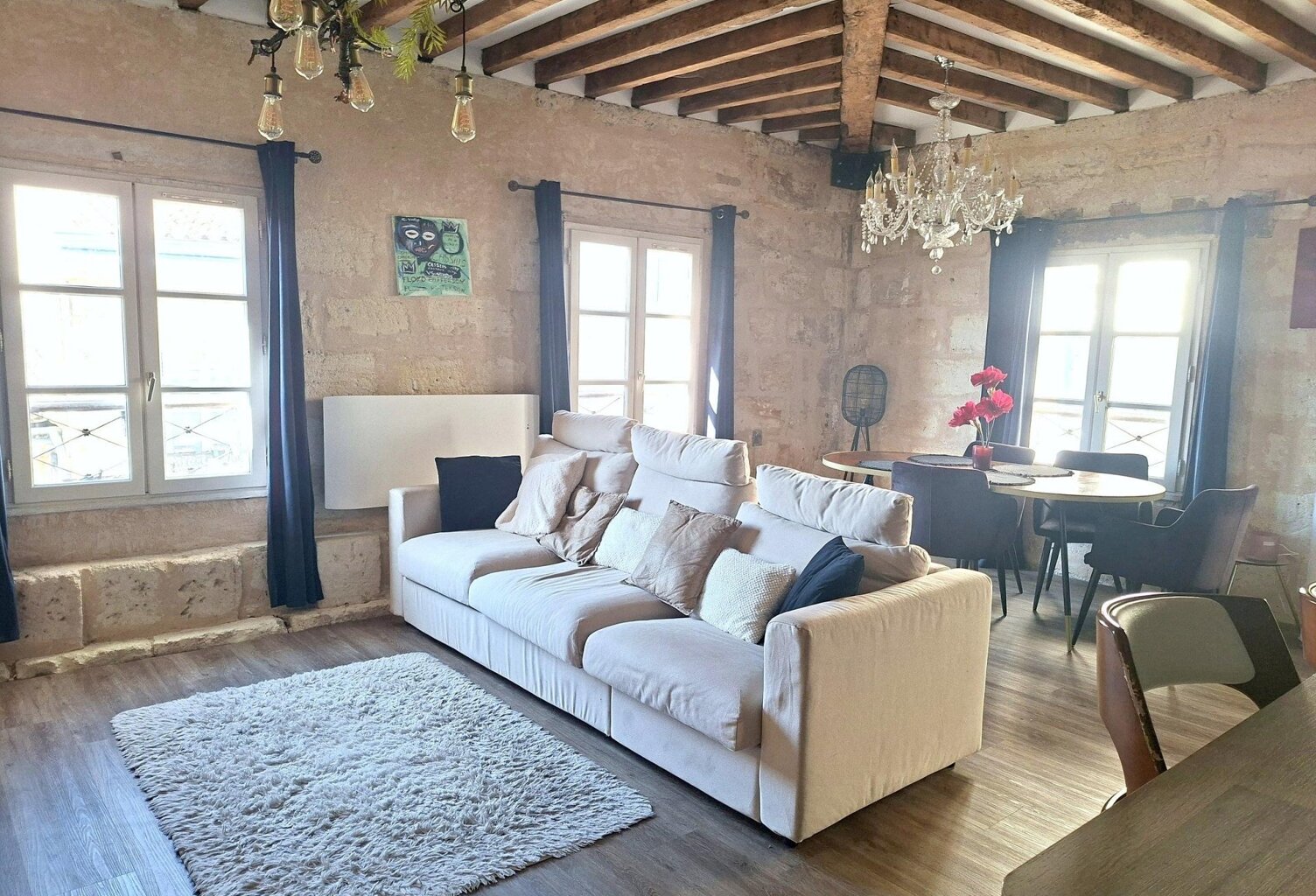 Au cœur de Saint-Pierre, un appartement de caractère sous les toits — photo 1
