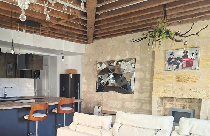 Au cœur de Saint-Pierre, un appartement de caractère sous les toits — photo 2