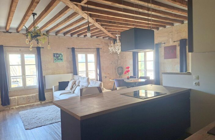 Au cœur de Saint-Pierre, un appartement de caractère sous les toits — photo 3