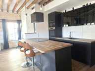 Au cœur de Saint-Pierre, un appartement de caractère sous les toits — photo 4