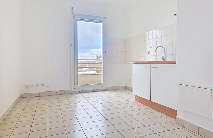 APPARTEMENT TYPE 4 AVEC PARKING PROCHE GARE — photo 3