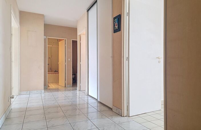 APPARTEMENT TYPE 4 AVEC PARKING PROCHE GARE — photo 4