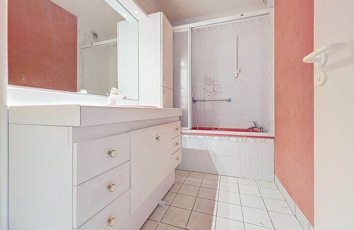 APPARTEMENT TYPE 4 AVEC PARKING PROCHE GARE — photo 5