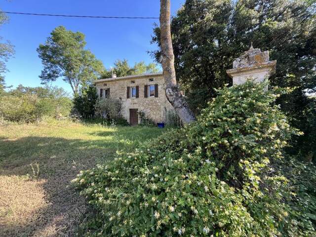 Maison en pierre de 5 pièces principales — photo du bien