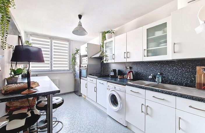 T5 99 m² environ  DPE C, 4 chambres, cave — photo 4