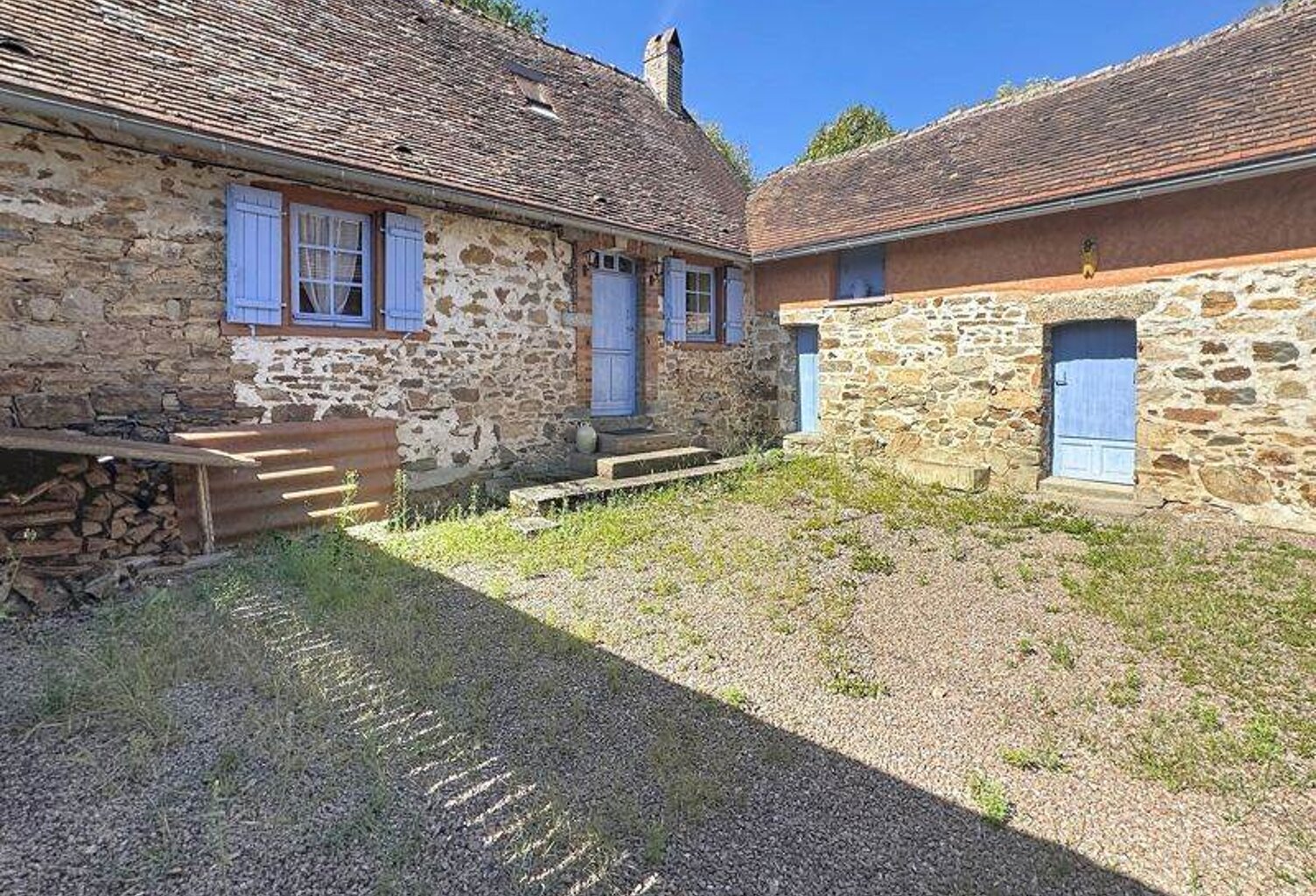 Maison en pierre de 2 pièces principales — photo 1