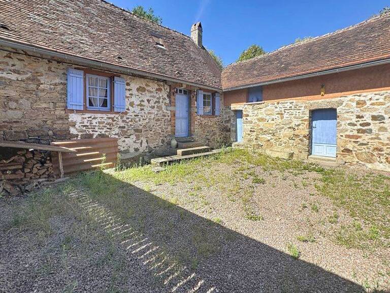 Maison en pierre de 2 pièces principales — photo 1