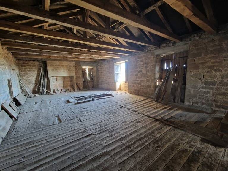 Maison en pierre de 7 pièces principales — photo 1
