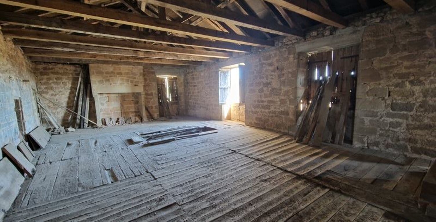 Maison en pierre de 7 pièces principales — photo 1