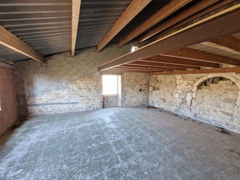 Maison en pierre de 7 pièces principales — photo 1