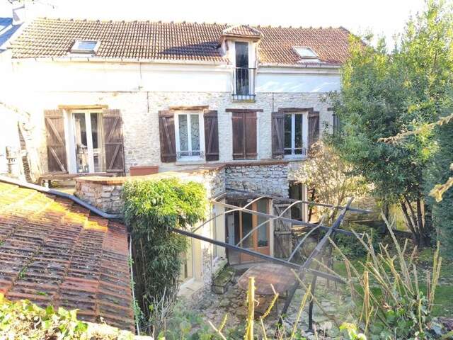 Maison en pierre de 6 pièces principales — photo du bien