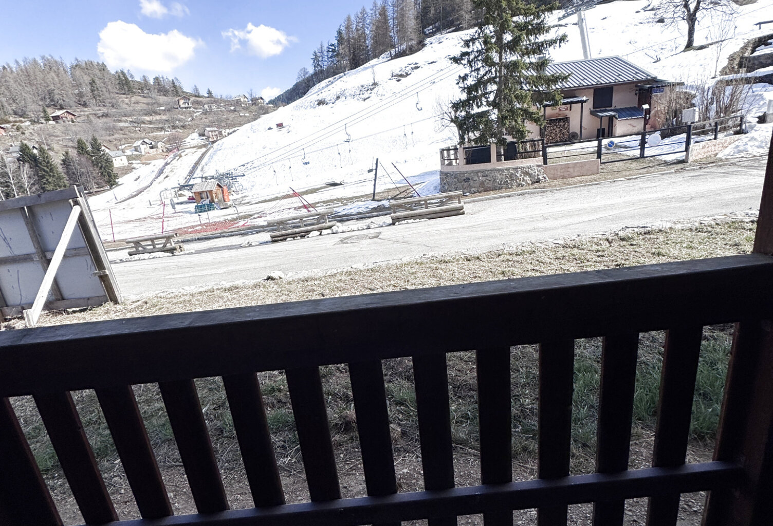 Chalet  contemporain sur 3 niveaux vue front de neige station les Buisses — photo 1