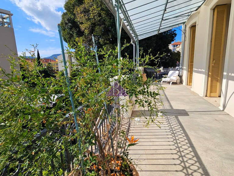 Du cachet pour ce 4 pièces de 143m2 climatisé avec terrasse — photo 1