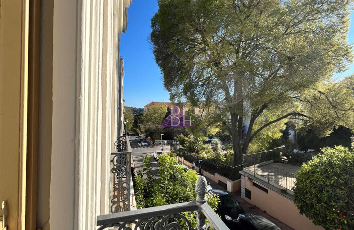 Du cachet pour ce 4 pièces de 143m2 climatisé avec terrasse — photo 3