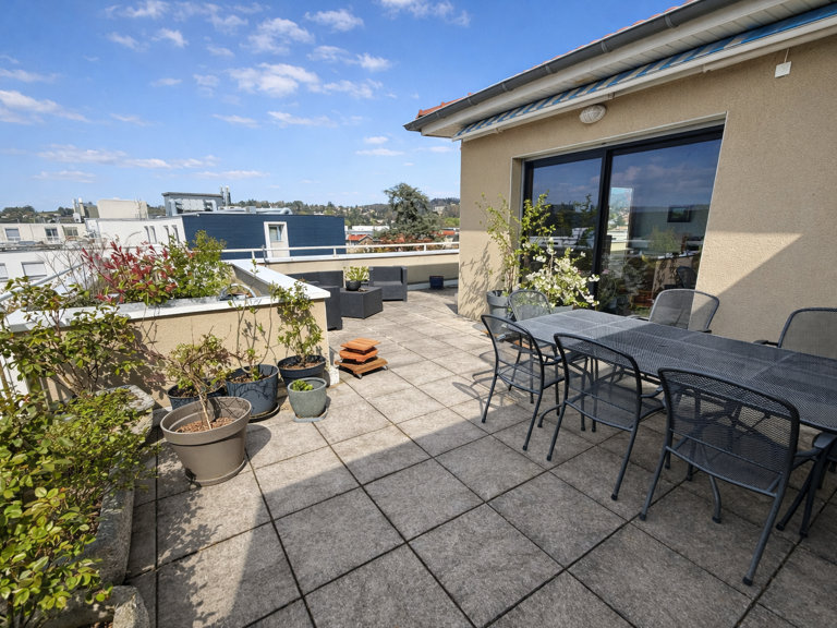 DISPONIBLE DANS L'IMMEDIAT   F3 DE STANDING AVEC TERRASSE PANORAMIQUE   SAINT-PRIEST-EN-JAREZ Situé avenue Alb — photo 1