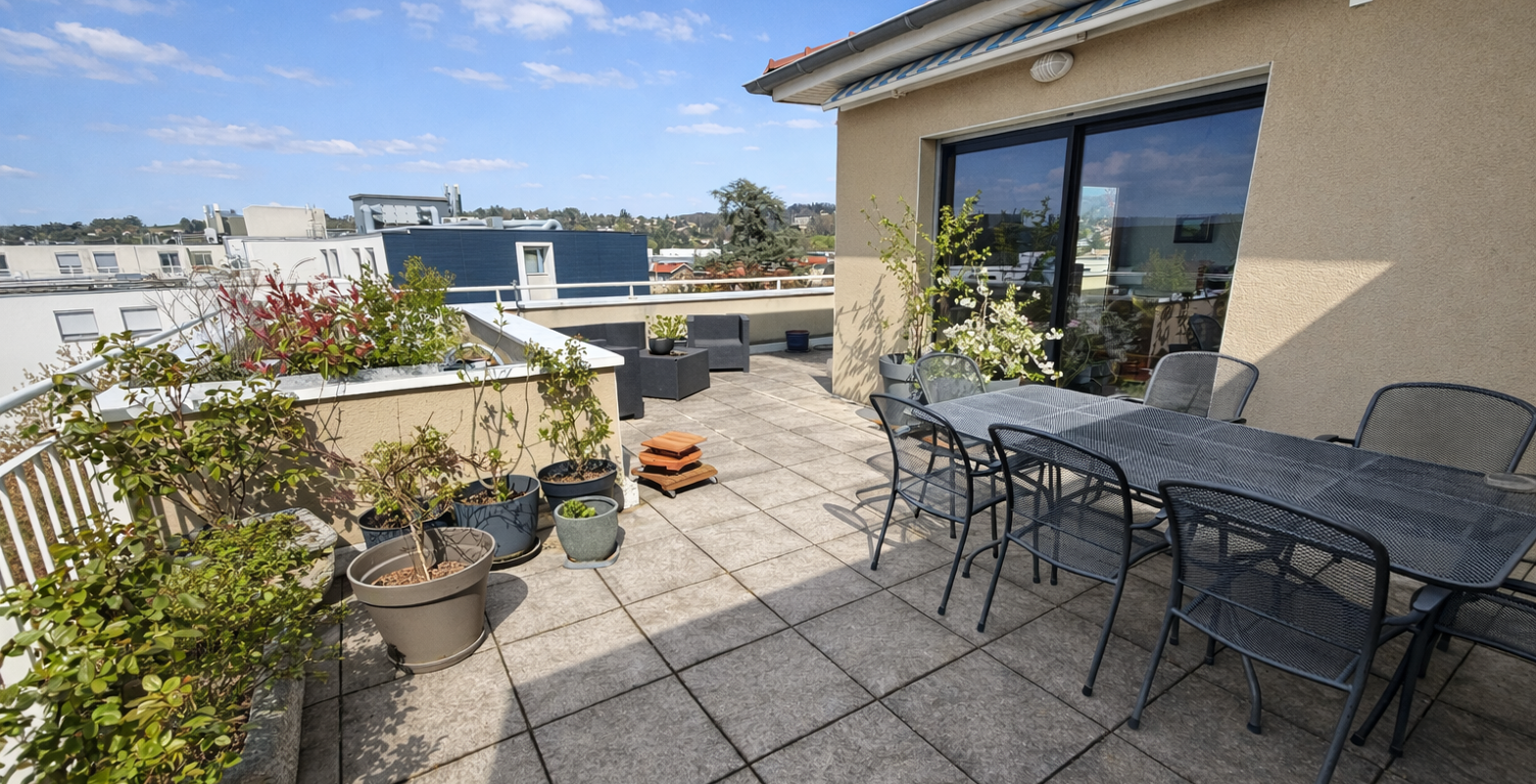 DISPONIBLE DANS L'IMMEDIAT   F3 DE STANDING AVEC TERRASSE PANORAMIQUE   SAINT-PRIEST-EN-JAREZ Situé avenue Alb — photo 1