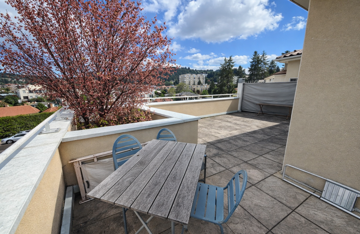 DISPONIBLE DANS L'IMMEDIAT   F3 DE STANDING AVEC TERRASSE PANORAMIQUE   SAINT-PRIEST-EN-JAREZ Situé avenue Alb — photo 2