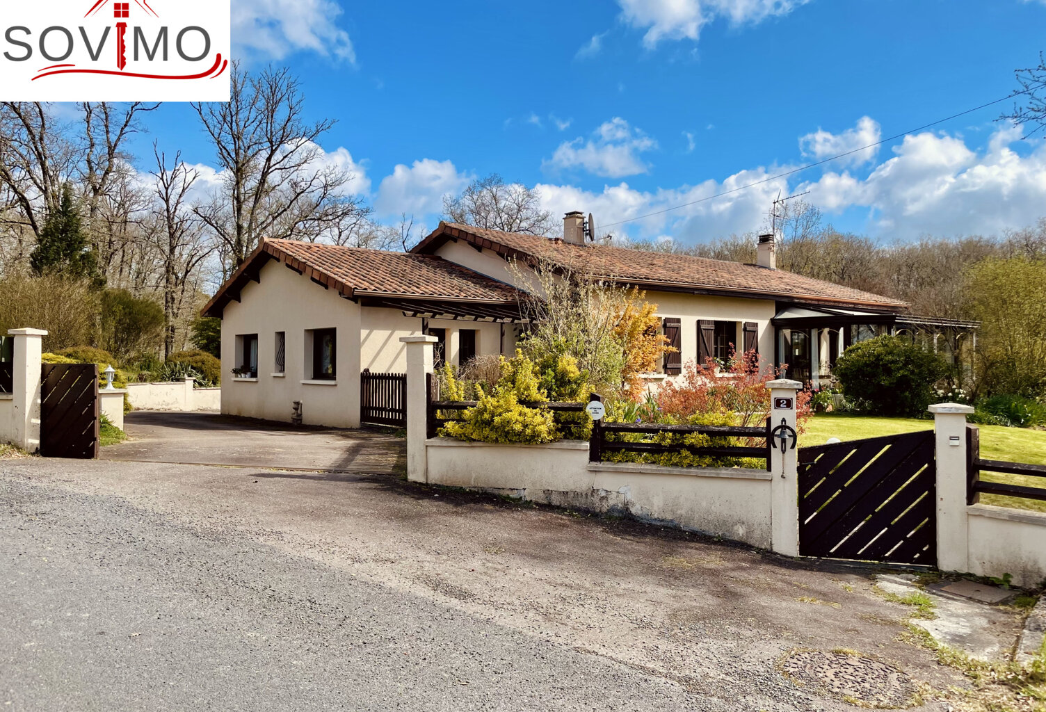 DANS UN CADRE VERDOYANT, BELLES PRESTATIONS, JOLIE MAISON DE — photo 1