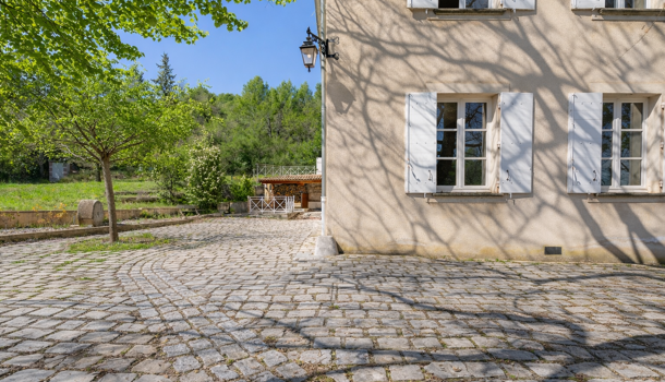 Propri&eacute;t&eacute; 7 pièces  à vendre Ansouis 84240