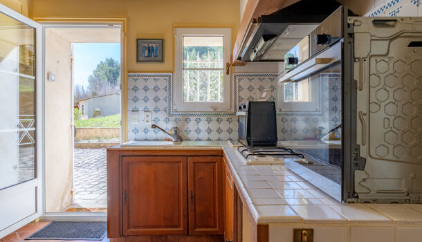 Propri&eacute;t&eacute; 7 pièces  à vendre Ansouis 84240