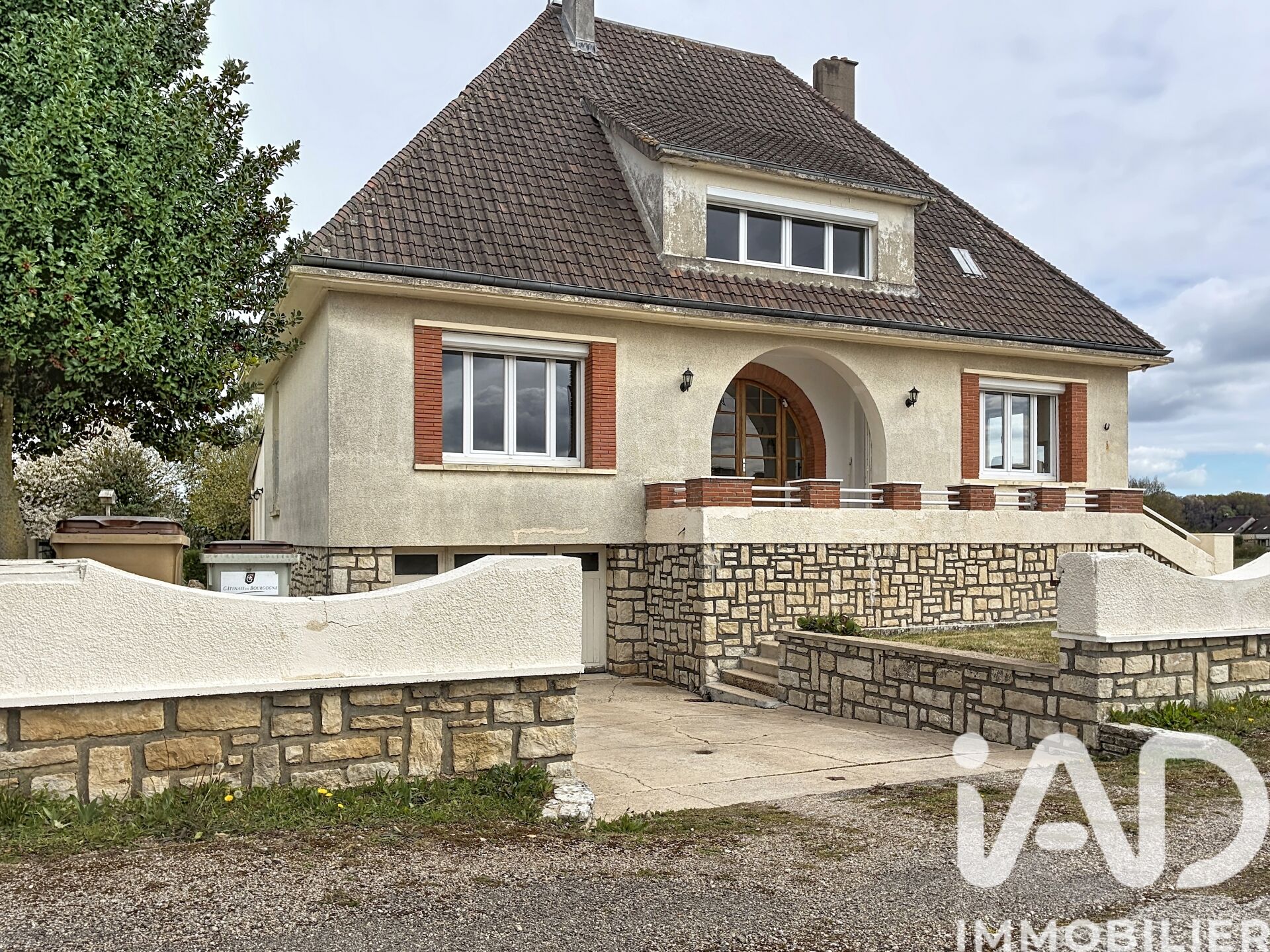 St-Valerien - 226m² - 8p. - 5ch.