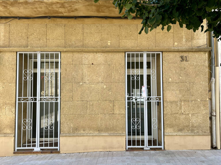 CENTRE-VILLE DE LAMBESC : LOCAL PROFESSIONNEL — photo 1