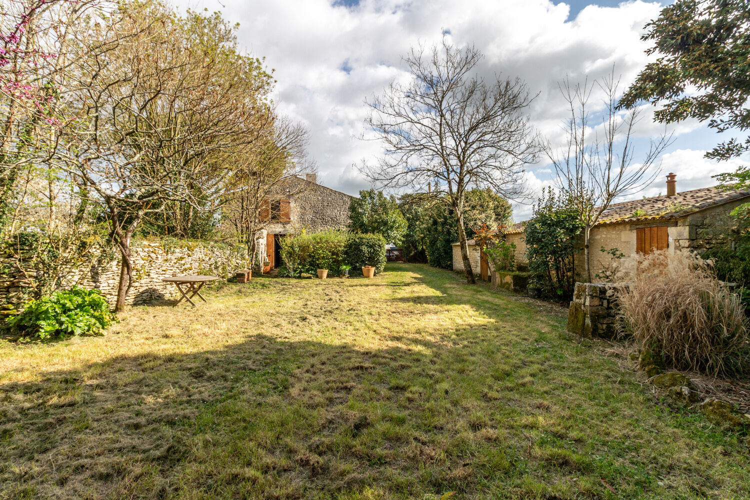 Villa / Maison  T4 à vendre Saint-Romain-de-Benet 17600