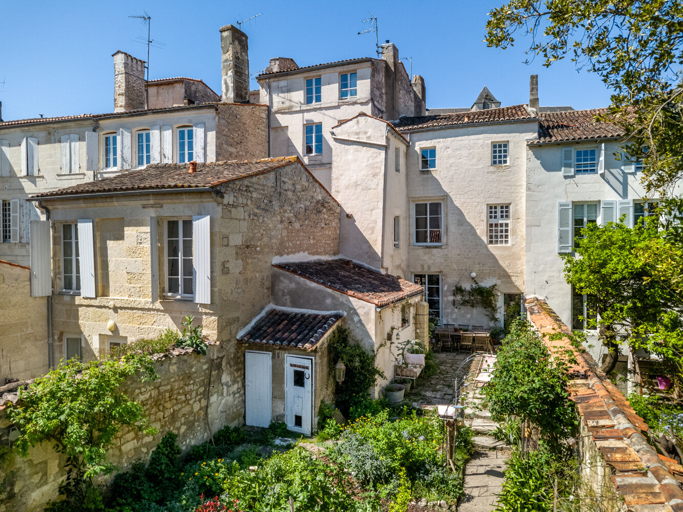 Villa / Maison  T6 à vendre Saintes 17100