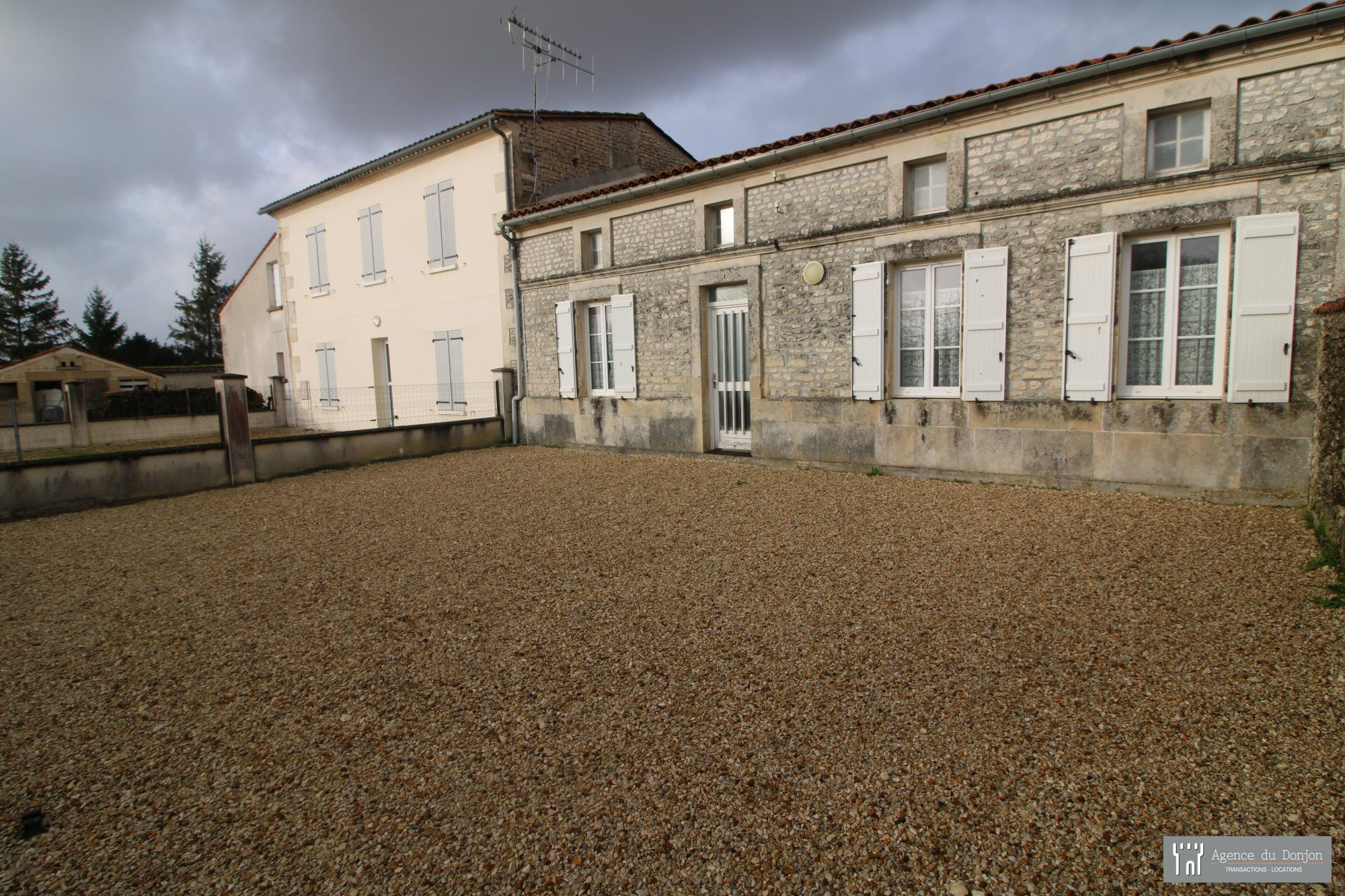 Immeuble  à vendre Montils 17800