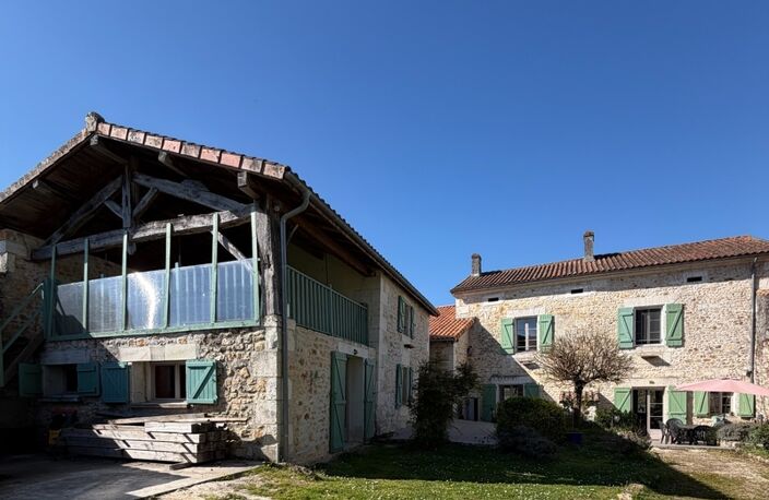 Charras. Maison en pierre de 198 m² avec gîte de 70 m² à terminer — photo 2