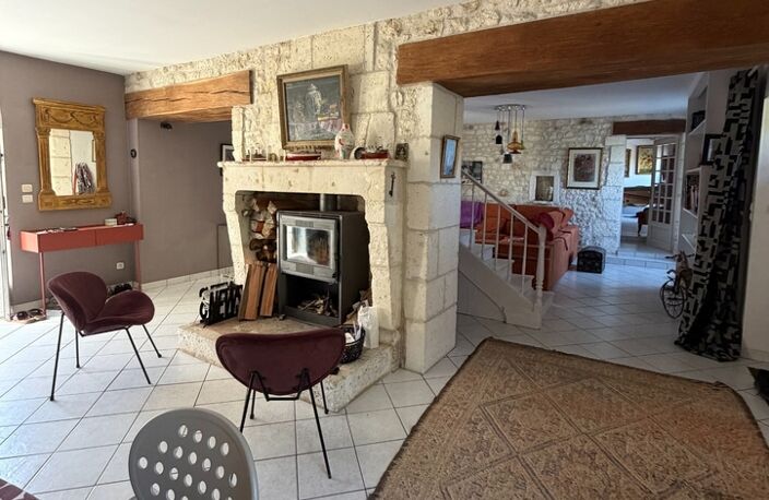 Charras. Maison en pierre de 198 m² avec gîte de 70 m² à terminer — photo 3