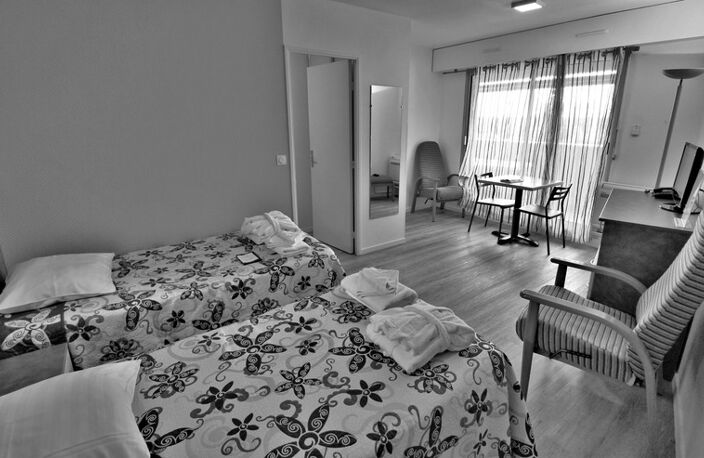 Studio dans résidence de tourisme thermale prisée avec place de parking extérieur — photo 4