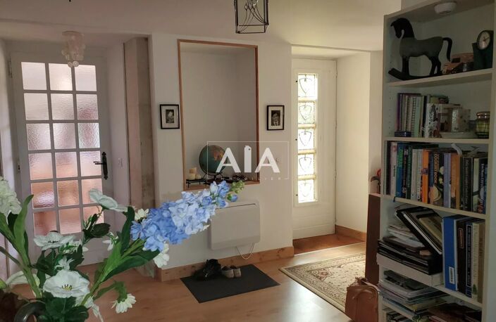 Maison de ville dans un coin bucolique — photo 4
