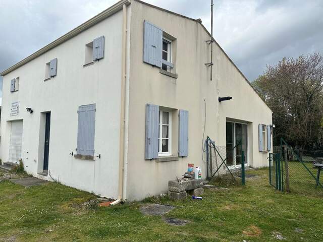 Maison À Vendre au cœur du village de Courcoury — photo du bien