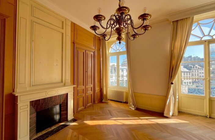 Appartement d'exception en plein-coeur de Saint-Brieuc À Vendre - T5 — photo 3