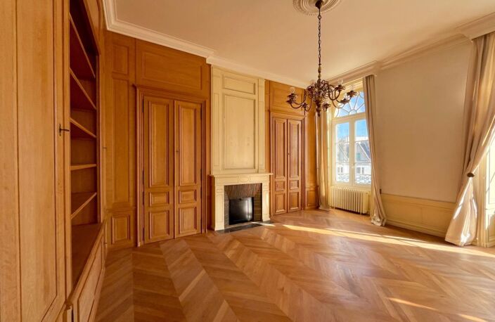 Appartement d'exception en plein-coeur de Saint-Brieuc À Vendre - T5 — photo 4