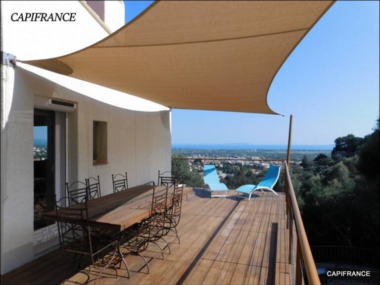 HYERES (83) Maison individuelle vue mer avec terrasse sur 5 000 m² de terrain/double garage — photo 1