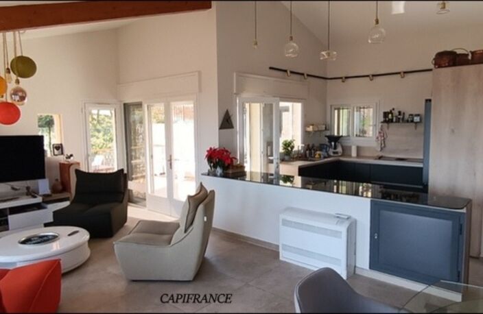 HYERES (83) Maison individuelle vue mer avec terrasse sur 5 000 m² de terrain/double garage — photo 4