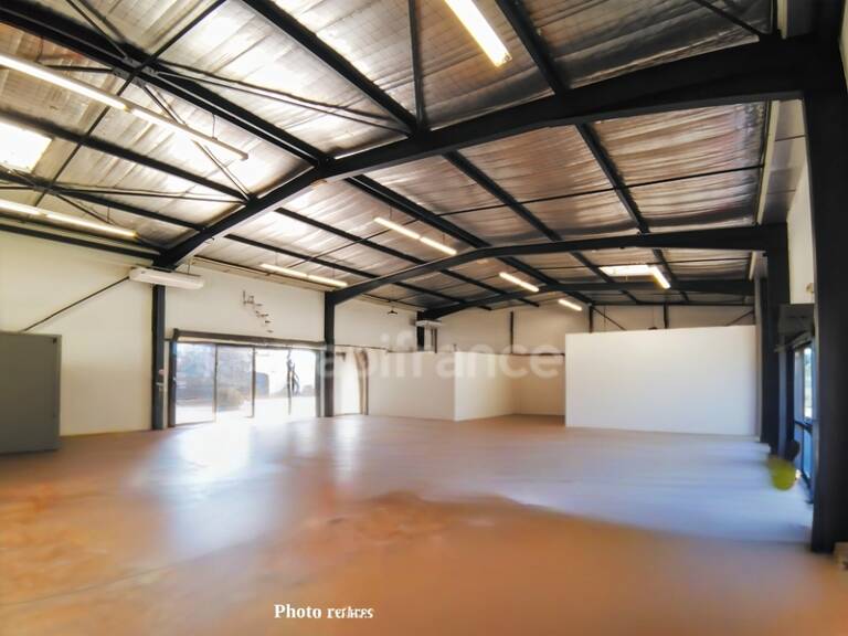 GARD (30) Nîmes (30000) Nord-EST à louer Local commercial 350 m 2, terrain 1000 m 2 Emplacement N°1 sur périphérique — photo 1
