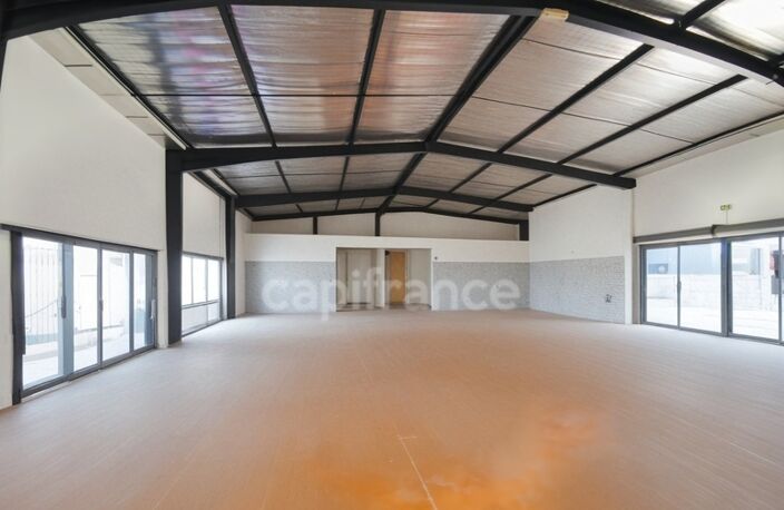 GARD (30) Nîmes (30000) Nord-EST à louer Local commercial 350 m 2, terrain 1000 m 2 Emplacement N°1 sur périphérique — photo 3