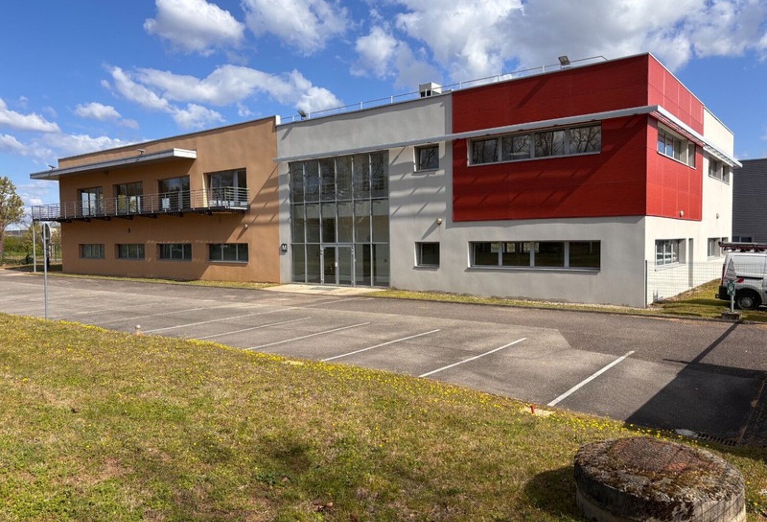 Local d'activité et bureau à Louer à Saint-Priest — photo 1
