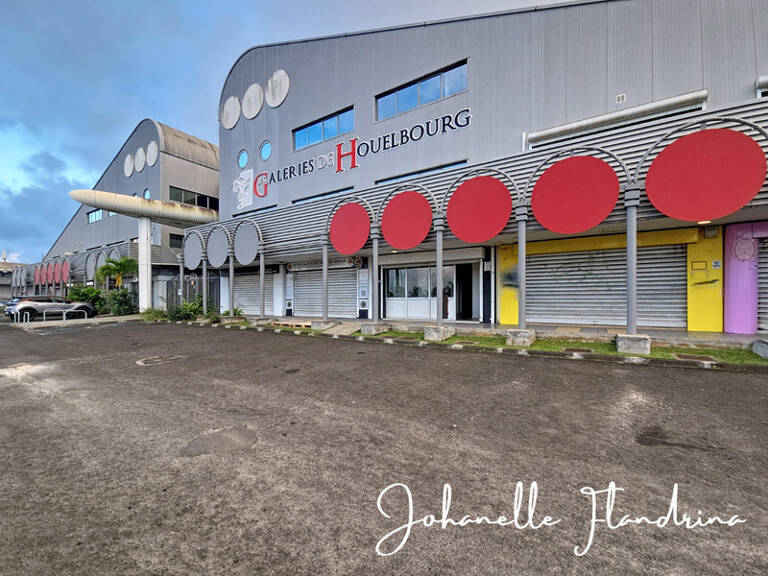 Local à louer, RDC, 69 m² avec vitrine, Galeries de Houelbourg, Jarry - Baie-Mahault — photo 1