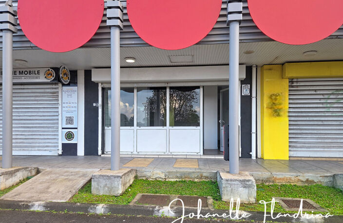 Local à louer, RDC, 69 m² avec vitrine, Galeries de Houelbourg, Jarry - Baie-Mahault — photo 2
