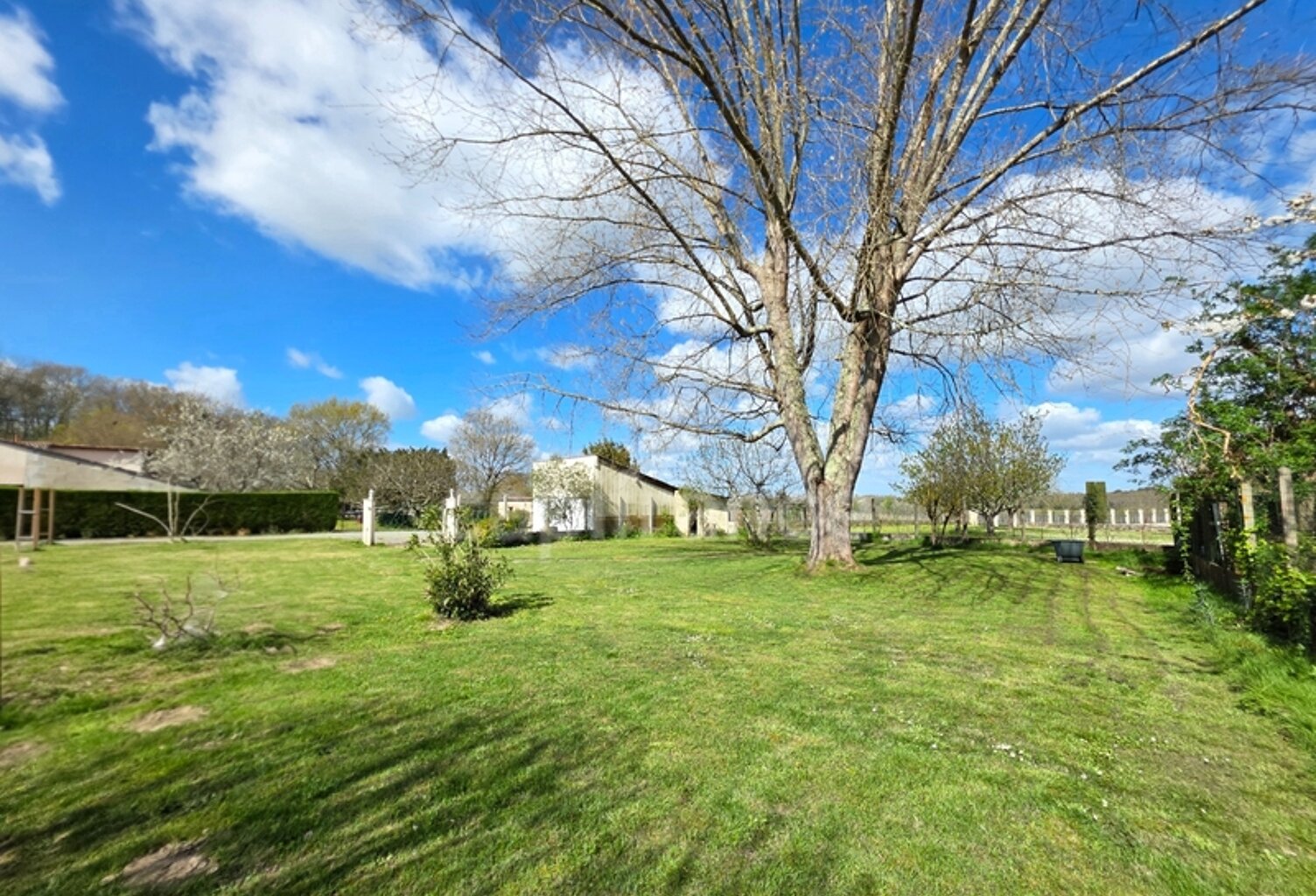 Maison Familiale 4 chambres - 187m² à Villegouge, avec studio et garage - Grand Jardin — photo 1