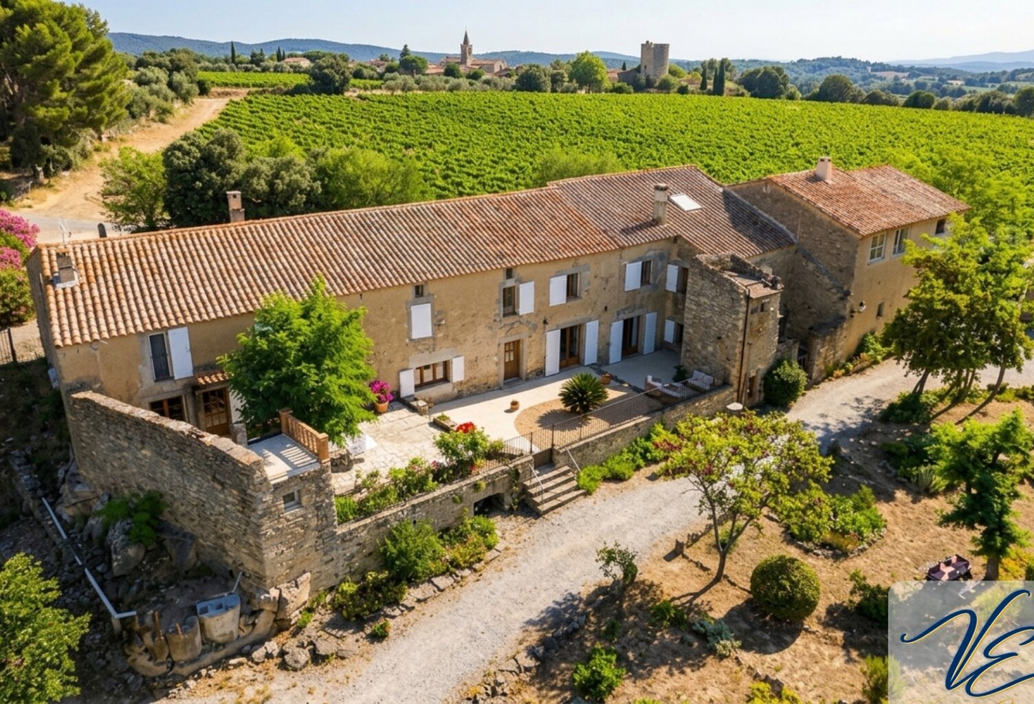 Domaine de caractère – 46 ha, mas en pierre, vignoble bio AOC, gîtes et piscine – Minervois — photo 1