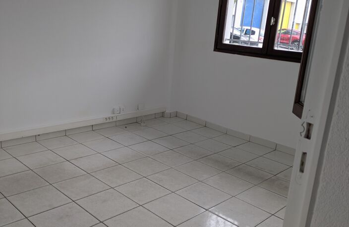 Local d'activité à louer CHAMBERY (73) 200 m² — photo 2